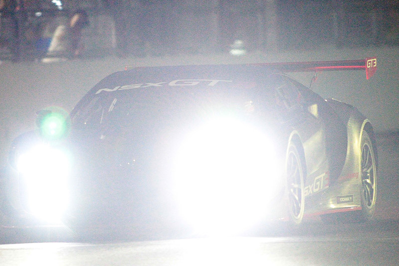 千代勝正選手がドライブするGT-R NISMO GT3とともに、ジェンソン・バトン選手がNSX GT3の国内初走行を披露