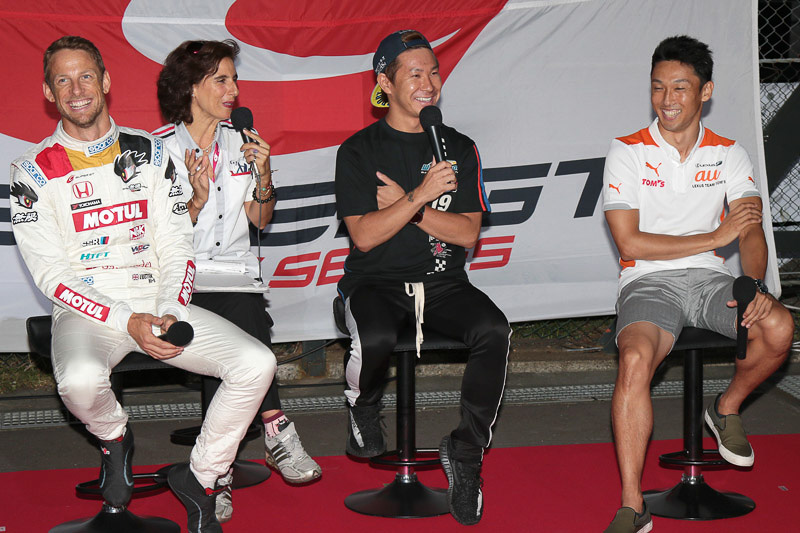 ジェンソン・バトン選手（左）、小林可夢偉選手（中央）、中嶋一貴選手（右）によるトークショー