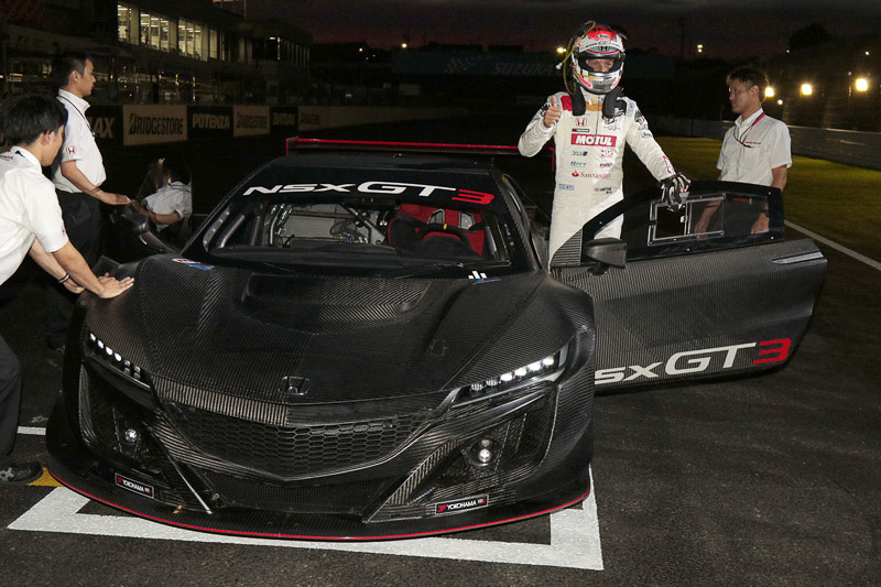 ジェンソン・バトン選手がNSX GT3マシンの国内初走行を披露