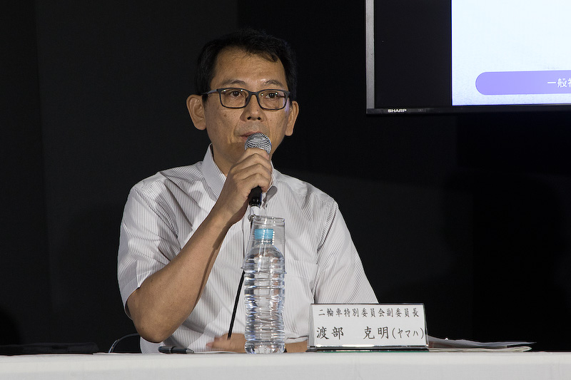 渡部副委員長から二輪車の販売状況などが報告された