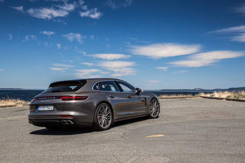 「パナメーラ ターボ スポーツツーリスモ」の日本での販売価格は2453万3000円