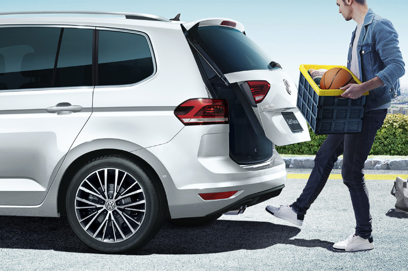 パワーテールゲート（挟み込み防止機能、“Easy Open”機能付）