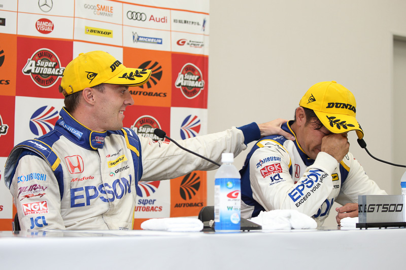 レース後の公式会見で涙を見せた松浦選手