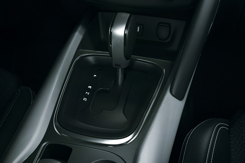 電子制御7速AT「7EDC」を採用