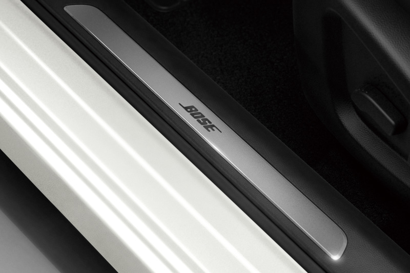 BOSEロゴ入りキッキングプレート