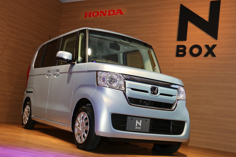 新しいN-BOXに新色として設定された「モーニングミストブルー・メタリック」