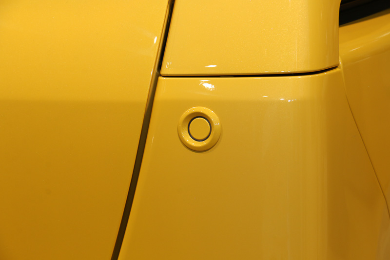 リアバンパーの左右に超音波センサーを新設。これにより、「後方誤発進抑制機能」で車両後方の障害物などが確認できるようになった