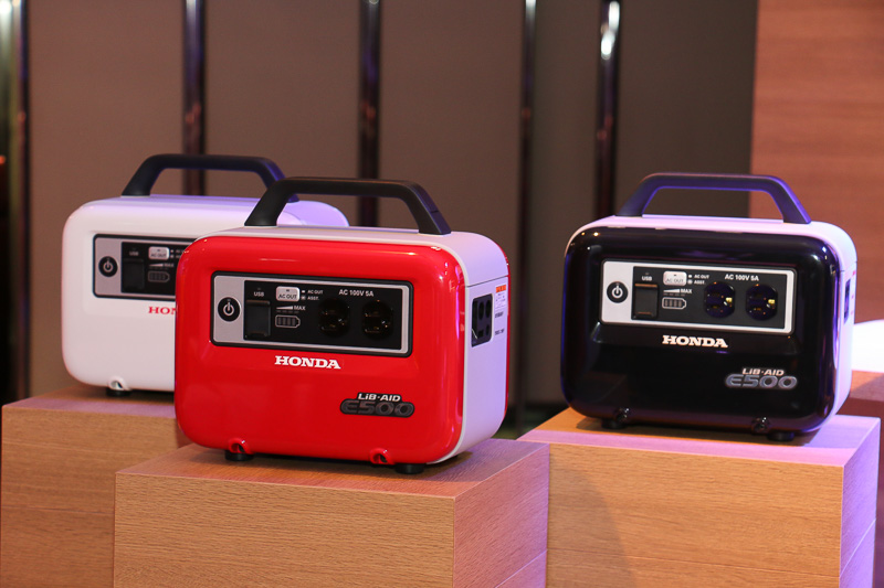 新型N-BOXと同時デビューとなったハンディータイプ蓄電機「LiB-AID E500」。価格は7万9920円～8万6400円