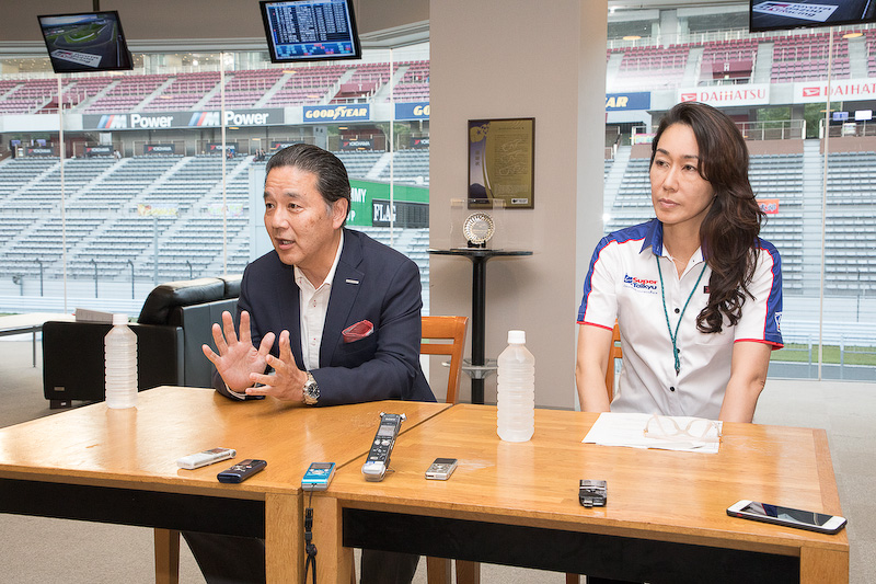 原口社長、桑山事務局長が24時間の耐久レースについて語ってくれた。なお、「富士 SUPER TEC 24時間レース」は現在、2018年6月上旬の開催に向けて調整が行なわれている