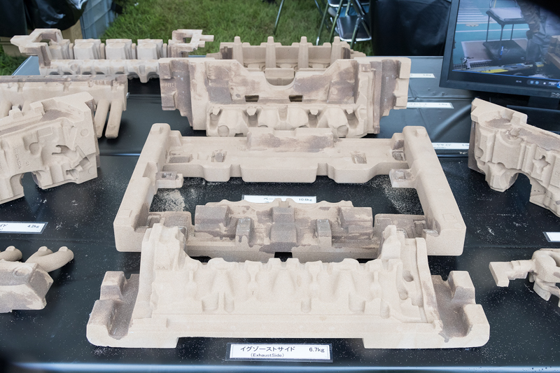 鋳型の展示と実際に作ってみるコーナー