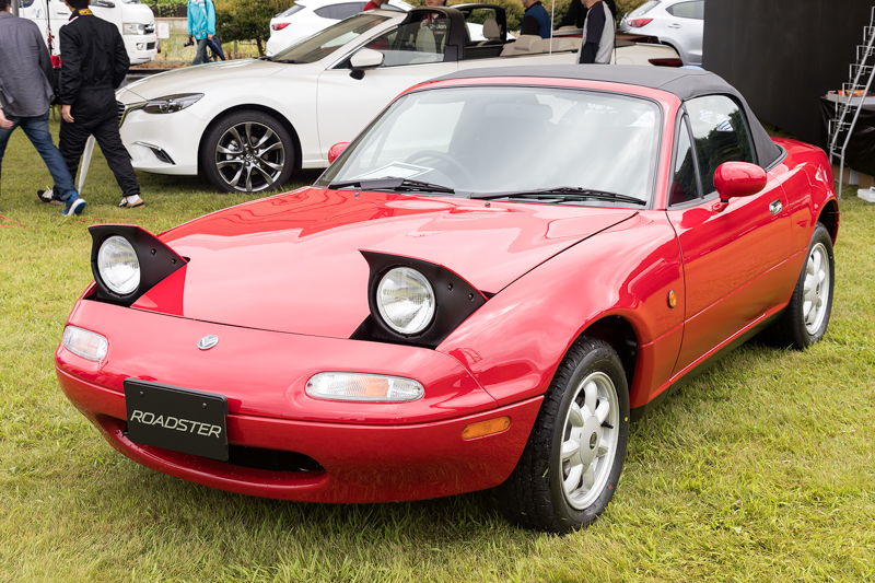 マツダによる<a href="http://car.watch.impress.co.jp/docs/news/1074296.html">レストアサービスが施された初代ロードスター</A>も展示。同サービスは8月4日に発表