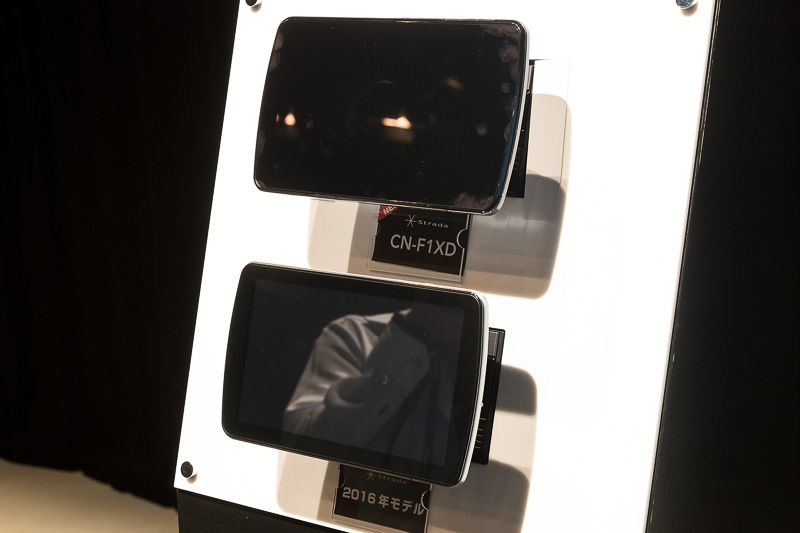 映り込みと画面の黒さの違いが分かる