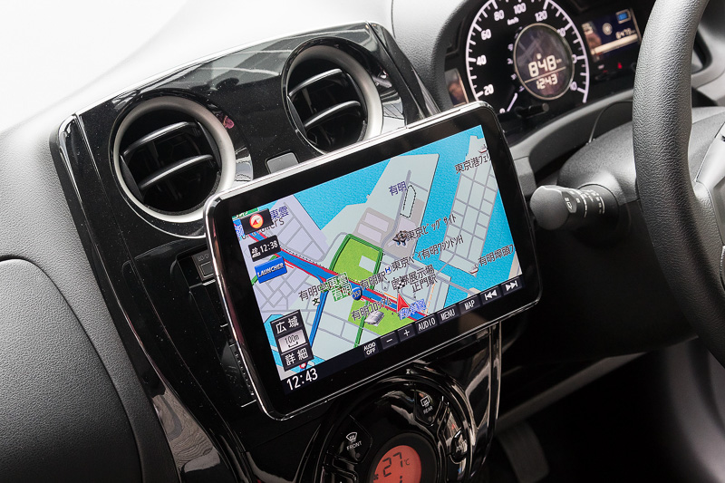 運転席、正面、助手席に向けたスイング調節