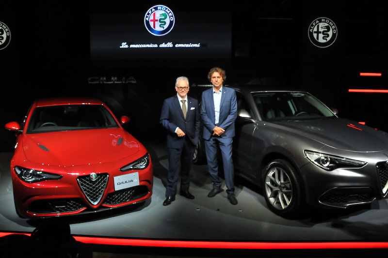 新型「ジュリア」の発表会で登壇したFCA ジャパン株式会社 代表取締役兼CEOのポンタス・ヘグストロム氏（左）、伊アルファ ロメオでエクステリア・チーフデザイナーを務めるアレッサンドロ・マッコリーニ氏（右）