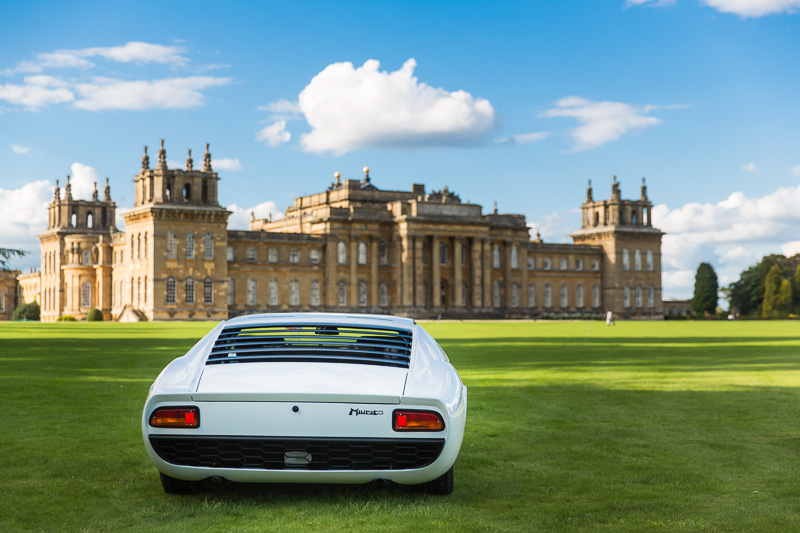 サロン・プリヴェのチャブ・インシュアランス・コンクール・デレガンス「エボリューション・オブ・ザ・スーパーカー・ピンナップス」部門で最優秀賞を受賞