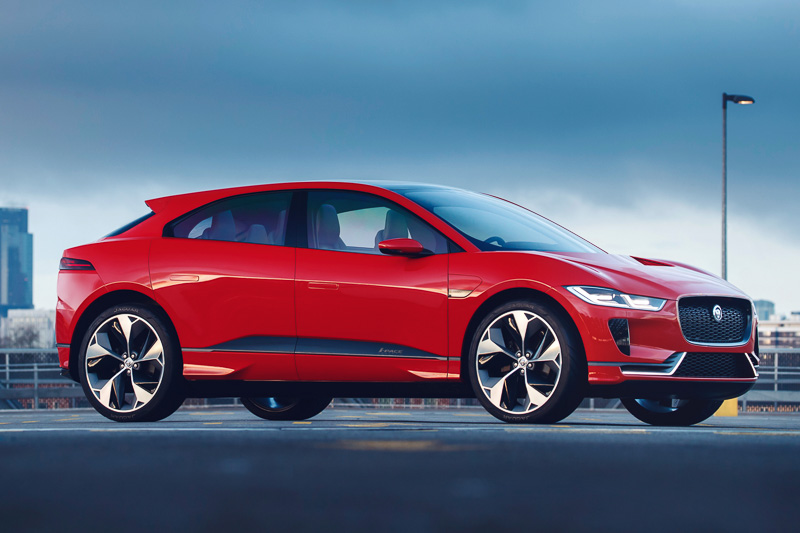 2018年発売予定しているジャガー初のEVを示したコンセプトカー「I-PACEコンセプト」