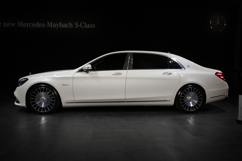 ボディサイズは5462×1899×1498mm（全長×全幅×全高）、ホイールベースは3365mm。メルセデス・マイバッハ S 560 4MATICの車両重量は2330kg（ファーストクラスパッケージ装着時は2360kg）