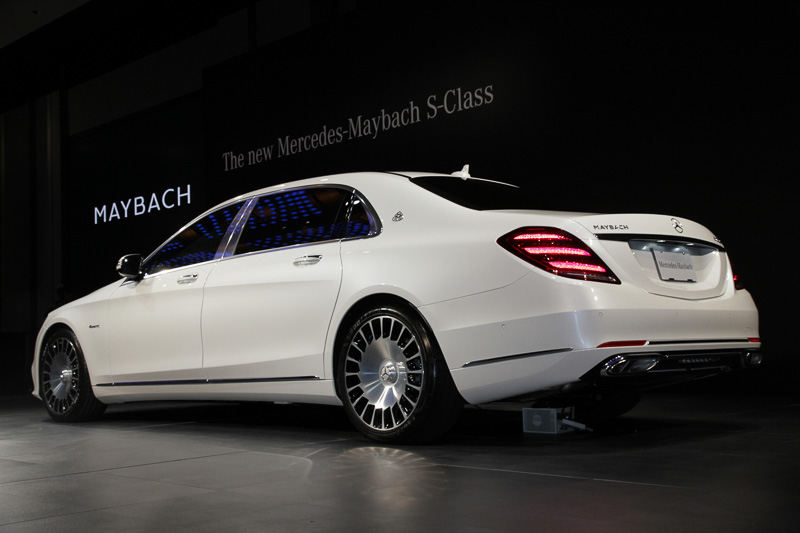 ボディサイズは5462×1899×1498mm（全長×全幅×全高）、ホイールベースは3365mm。メルセデス・マイバッハ S 560 4MATICの車両重量は2330kg（ファーストクラスパッケージ装着時は2360kg）