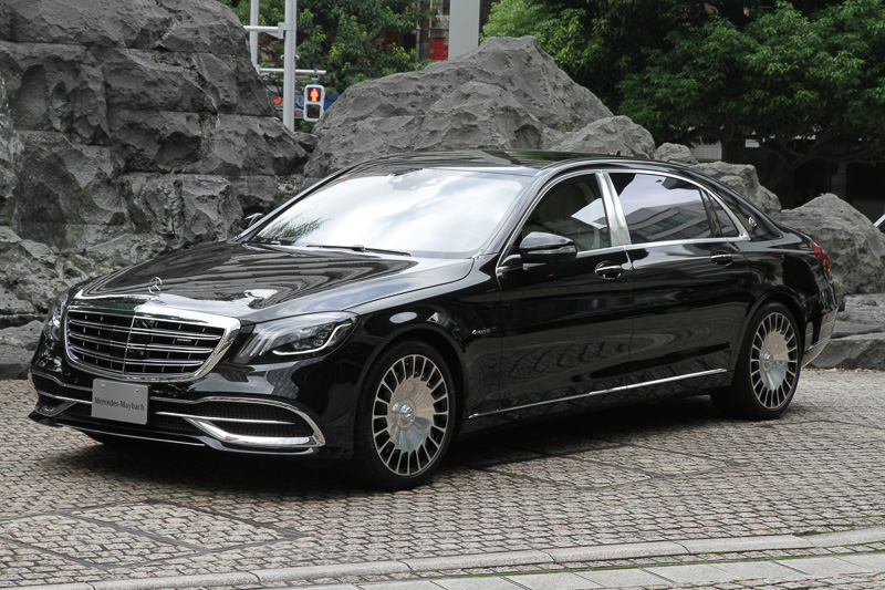 超ロングなボディを彩るボディカラーは10種類が用意されている