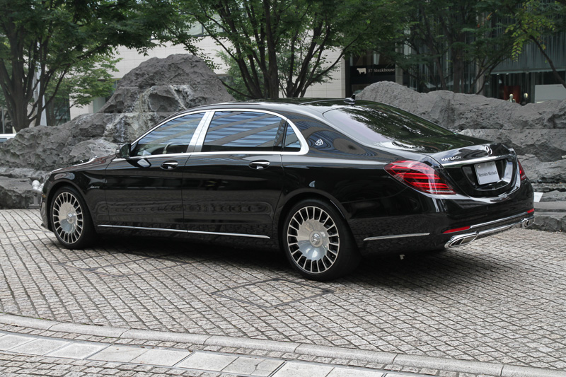 超ロングなボディを彩るボディカラーは10種類が用意されている