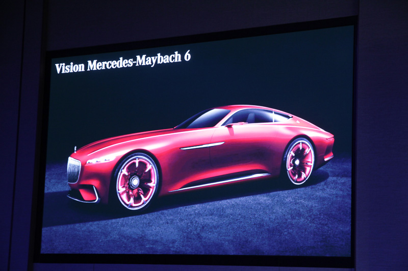2016年8月にぺブルビーチで開催されたクラシックカーの祭典「コンクール・デレガンス」で発表された「ビジョン メルセデス・マイバッハ 6」。全長5.7mの2シータークーペで、各ホイールをモーターで駆動するという、電動化と最先端技術を融合させたEV（電気自動車）のコンセプトカー
