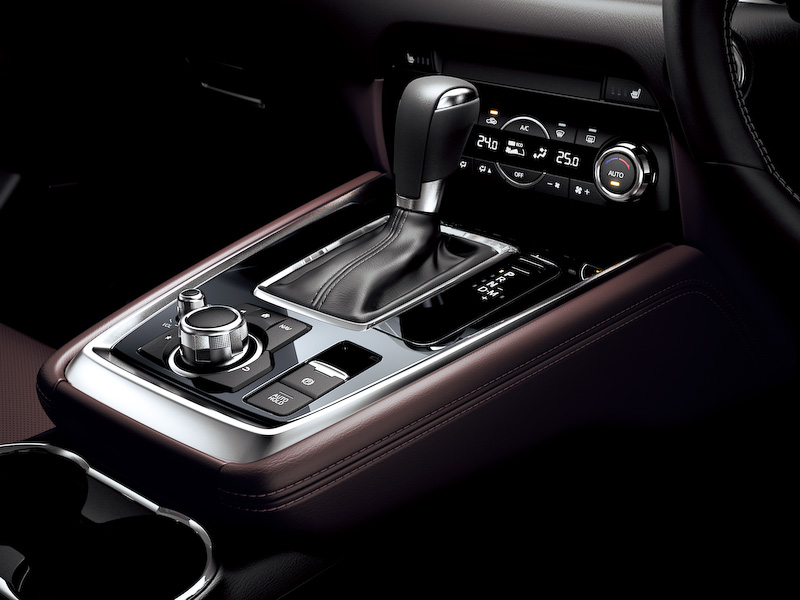 「XD L Package」の「ディープレッド」内装