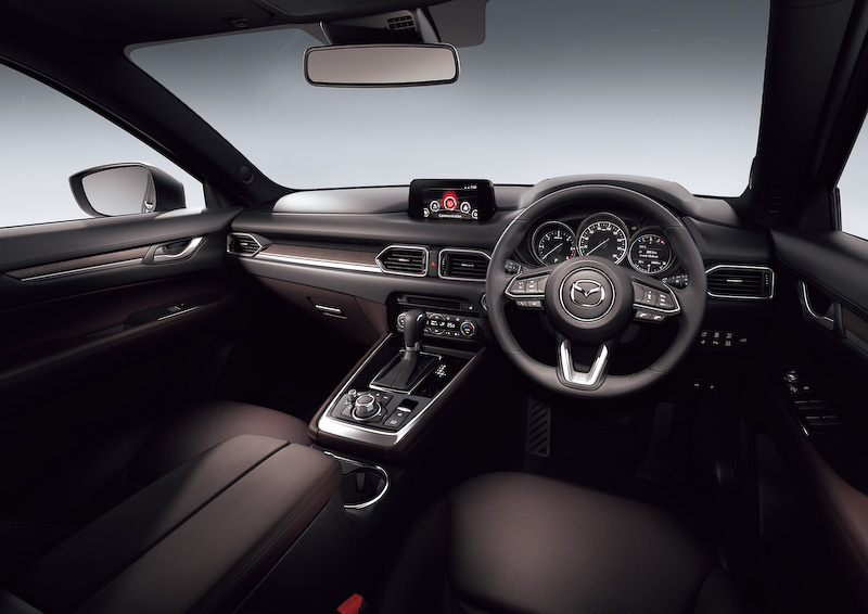 「XD L Package」の「ディープレッド」内装