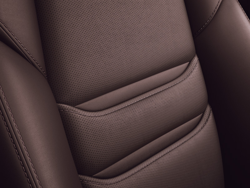 「XD L Package」の「ディープレッド」内装