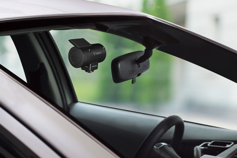 S10の装着イメージ。本体サイズは88×50×70mm（幅×奥行き×高さ）で重量は158g