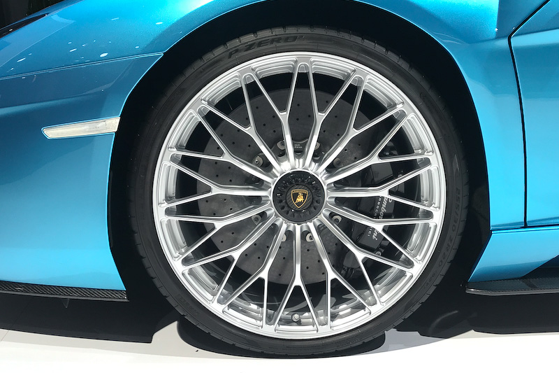 新型アヴェンタドール S ロードスター