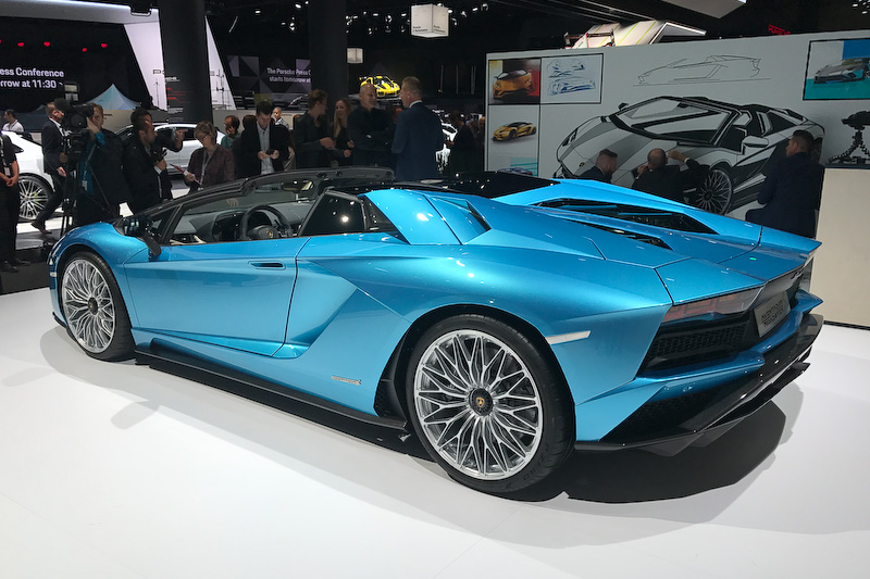 新型アヴェンタドール S ロードスター