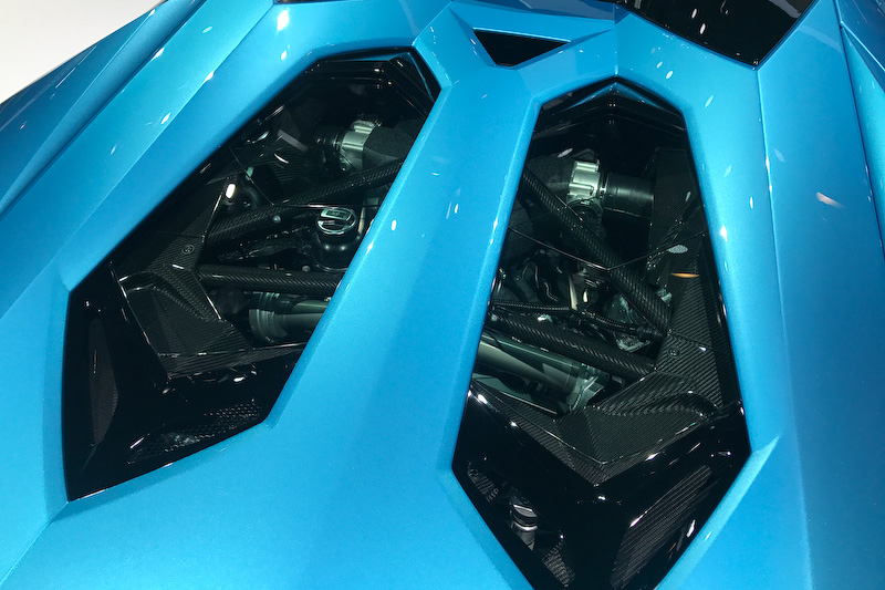 新型アヴェンタドール S ロードスター