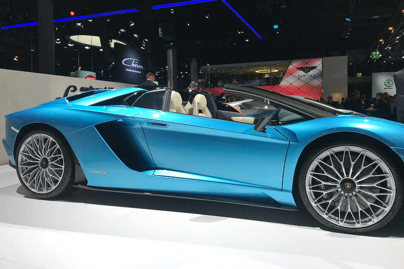 新型アヴェンタドール S ロードスター