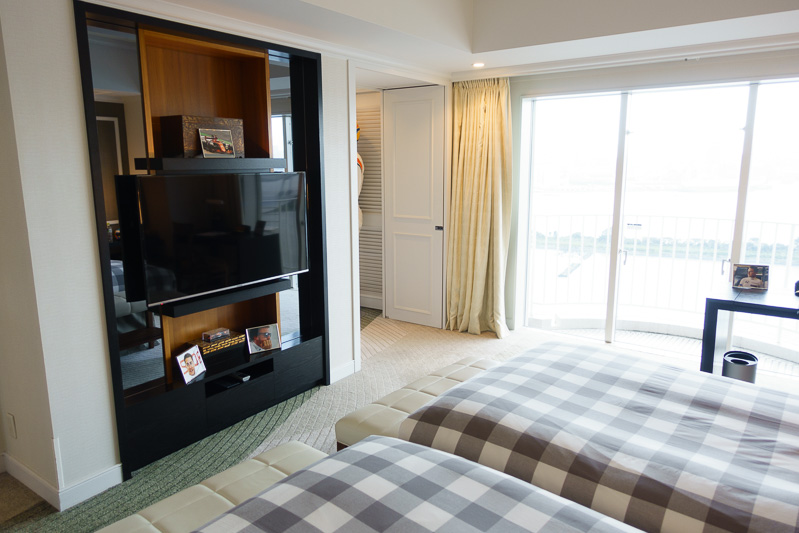 随所にマクラーレン・ホンダグッズが置かれている