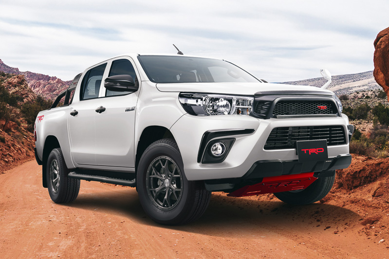 TRDパーツを装着した新型「ハイラックス」