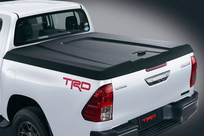 デッキスペースに装着する「ハードトノカバー」（税別16万円）。純正用品の「ベッドライナー」付車の対応品も同額で販売されている