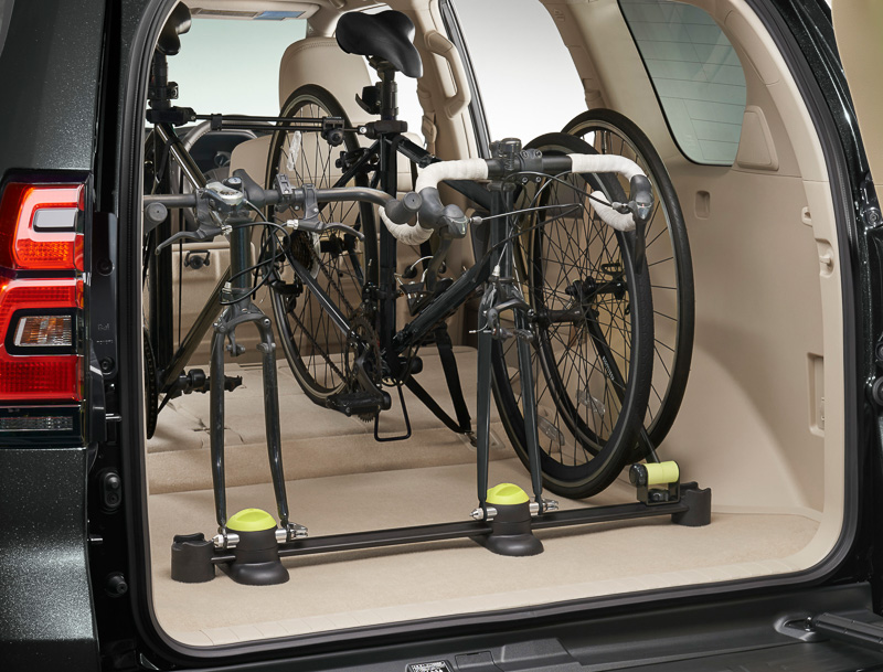 「サイクルホルダー」（4万1040円）は、5人乗りモデルでは約1700×約1100×約1000mm（長さ×幅×高さ）、7人乗りモデルでは約1600×約1100×約800mm（長さ×幅×高さ）の搭載スペースを確保できる