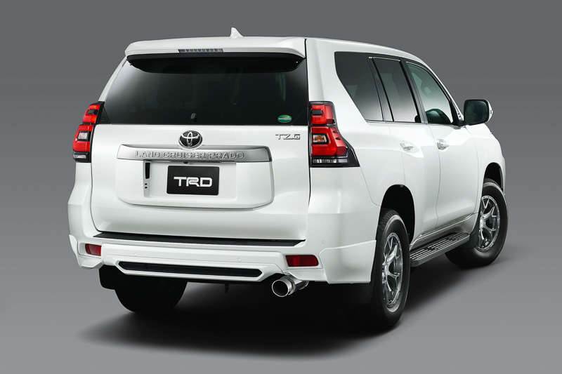 TRDパーツを装着した新型ランドクルーザープラド
