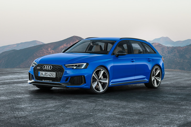 新型「RS 4 アバント」