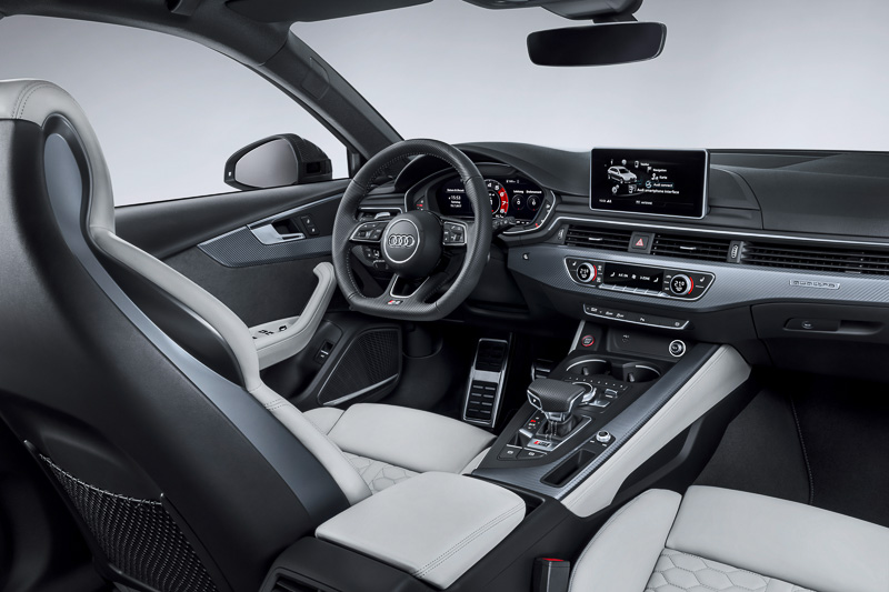 新型RS 4 アバントのインテリア