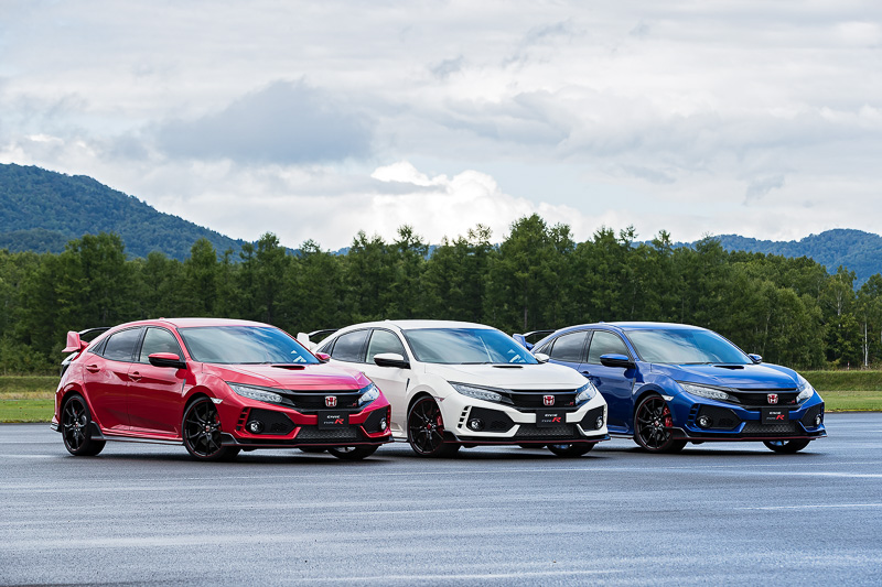 新型シビック TYPE Rには、試乗したチャンピオンシップホワイトのほか、フレームレッド、ブリリアントスポーティブルー・メタリック、クリスタルブラック・パールの4色のボディカラーが用意されている