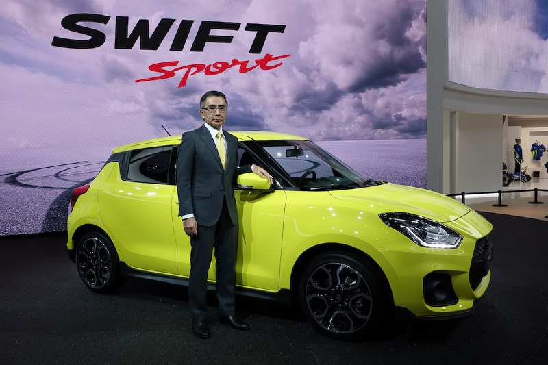 新型「スイフトスポーツ」のカンファレンスに出席したスズキ株式会社 代表取締役社長（CEO兼COO）の鈴木俊宏氏