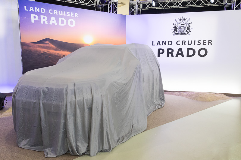 ベールを纏った2台が用意された