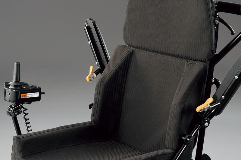 はね上げ式アームレスト