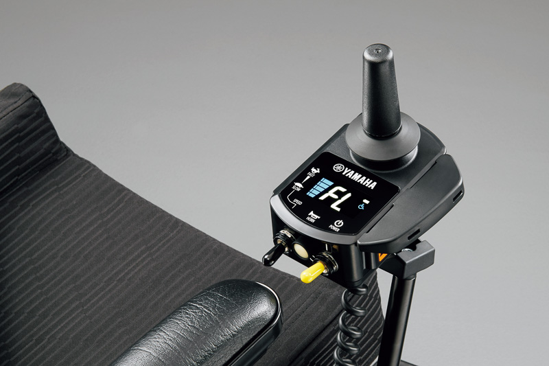 手元のジョイスティックの操作により自走可能