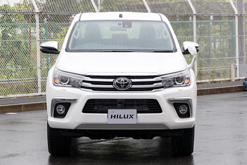 SUVらしい精悍なフロントマスク。撮影車両はZグレード。ボディカラーはスーパーホワイトII