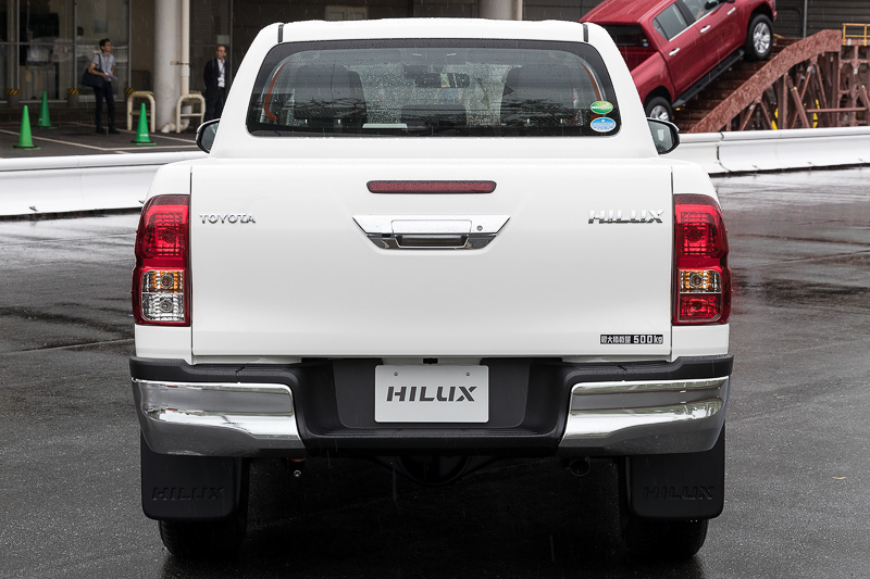 リアビューはまさにピックアップトラック