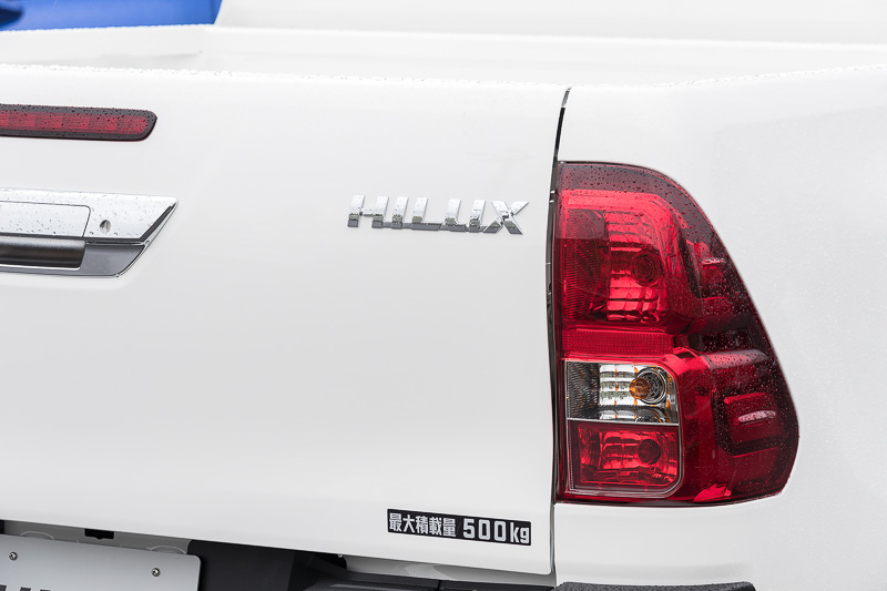 立体的な造形のリアコンビランプ。リアゲートには最大積載量表示も