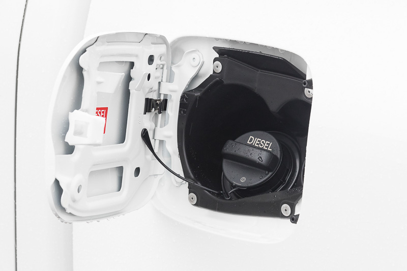 燃料はもちろん軽油。タンク容量は80L