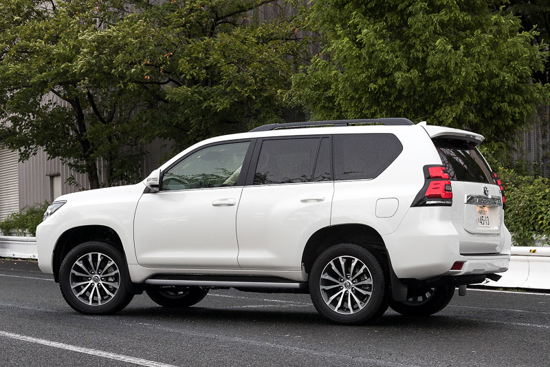 撮影車両はTZ-G。ボディカラーはホワイトパールクリスタルシャイン